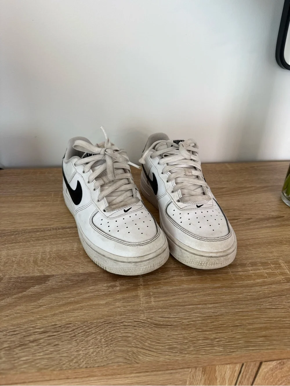 Boys Nike Air Force One Low Sneakers with Black Swoosh - Picture 2 of 3